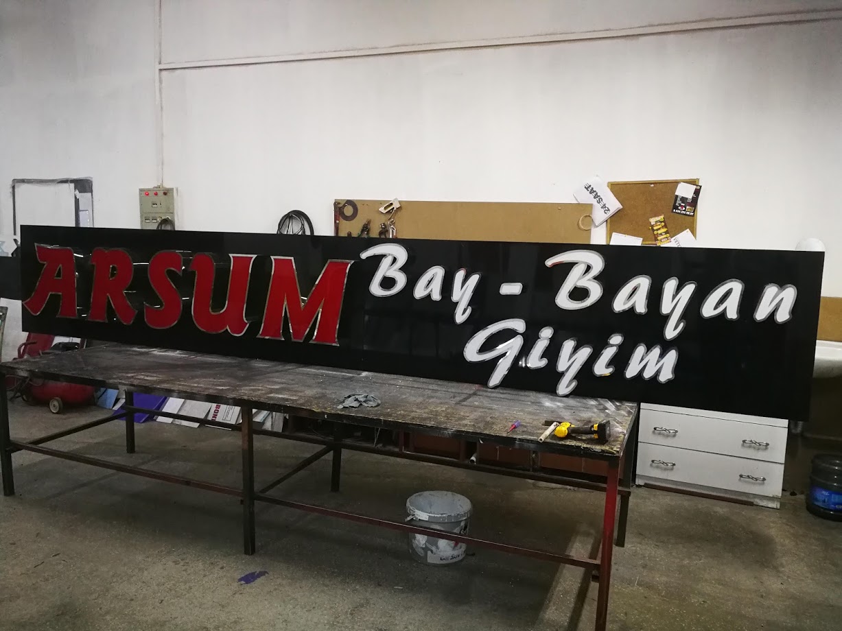 Kompozit zemin üzerinde metal görünümlü kutu harf | Ankara Reklamcı tabela